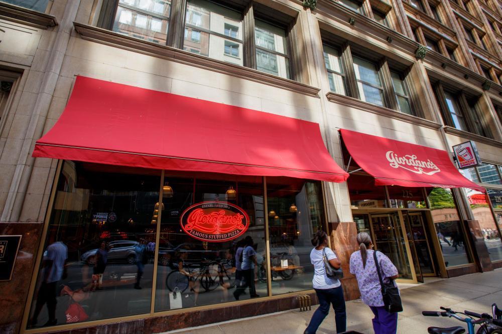 Giordanos-at-the-Loop Where to Grab Food Near Willis Tower